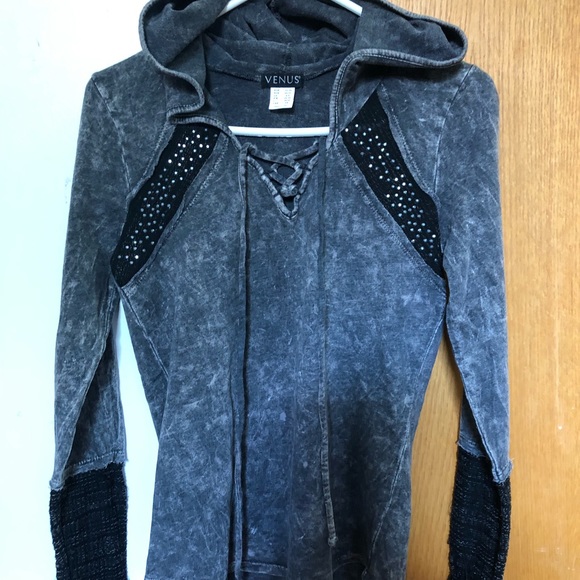 VENUS Tops - Blouse